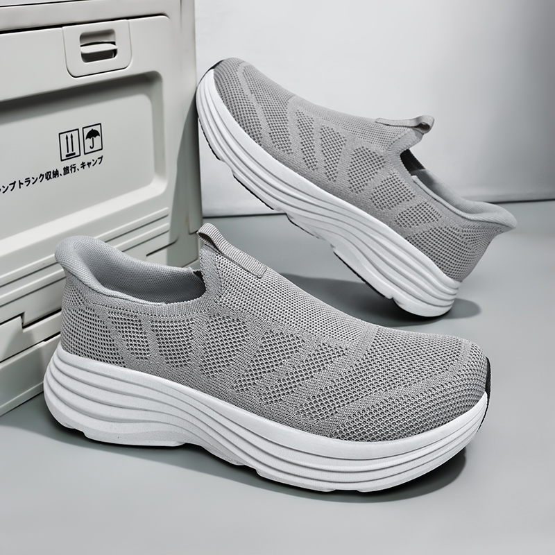 Men Shoes Running - 男性靴スニーカー通気性メッシュスリップオンランニングシューズ屋外滑り止めカップルジョギングトレーニングハイキングスポーツシューズ