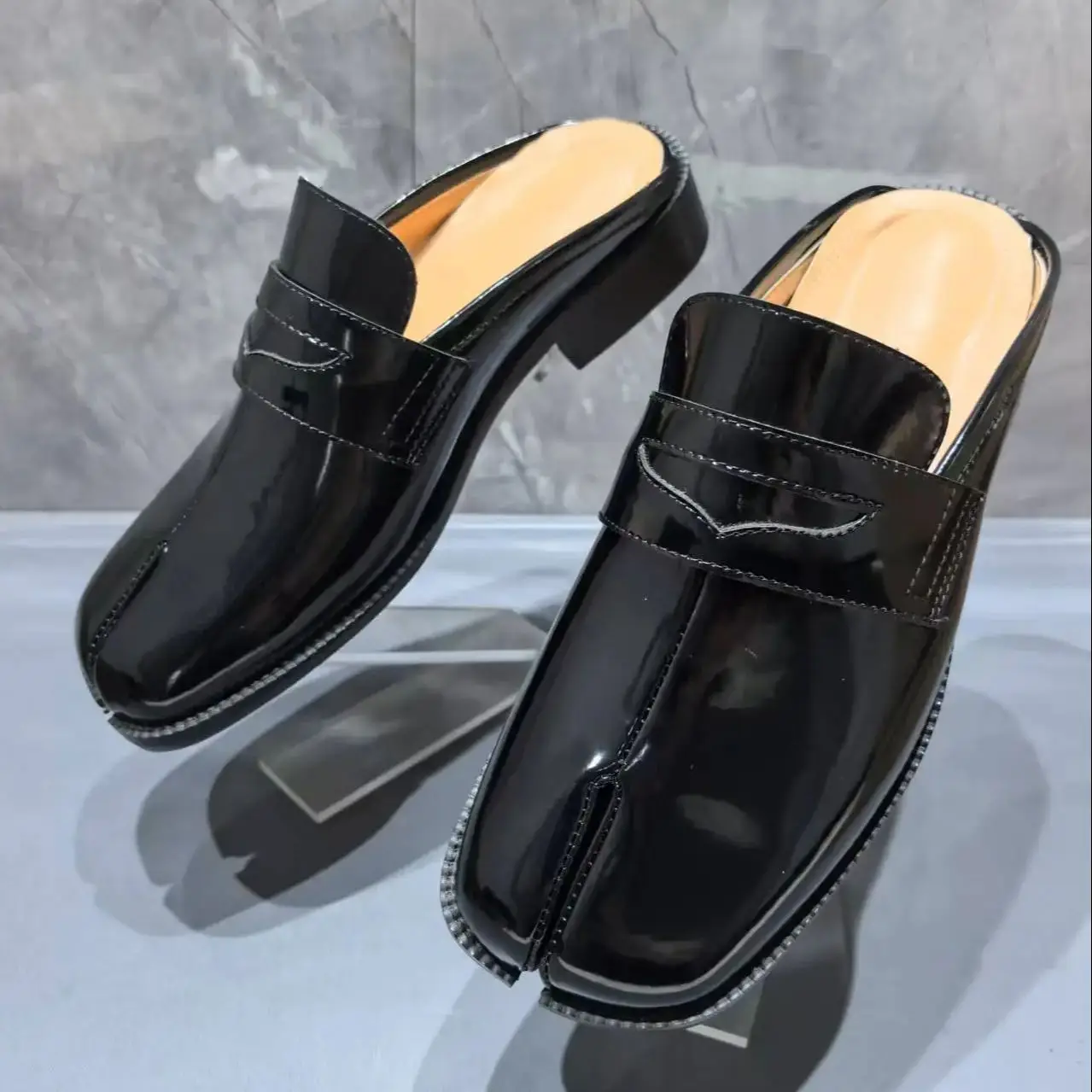 Men Shoes Black - スプリットトゥタビメンズスリッパ縫製ブラックパテントレザーサンダル男性用スリングバックスリッポンシューズ男性用ローヒールサマーカジュアル2025
