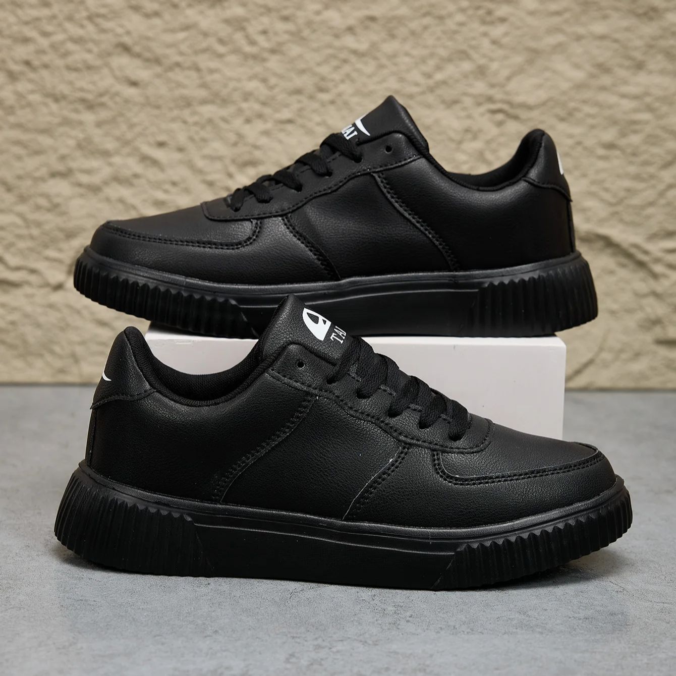 男性屋外革靴フラットクラシックブラックスポーツシューズレース - Men'S Shoes Black And White のレビューと価格
