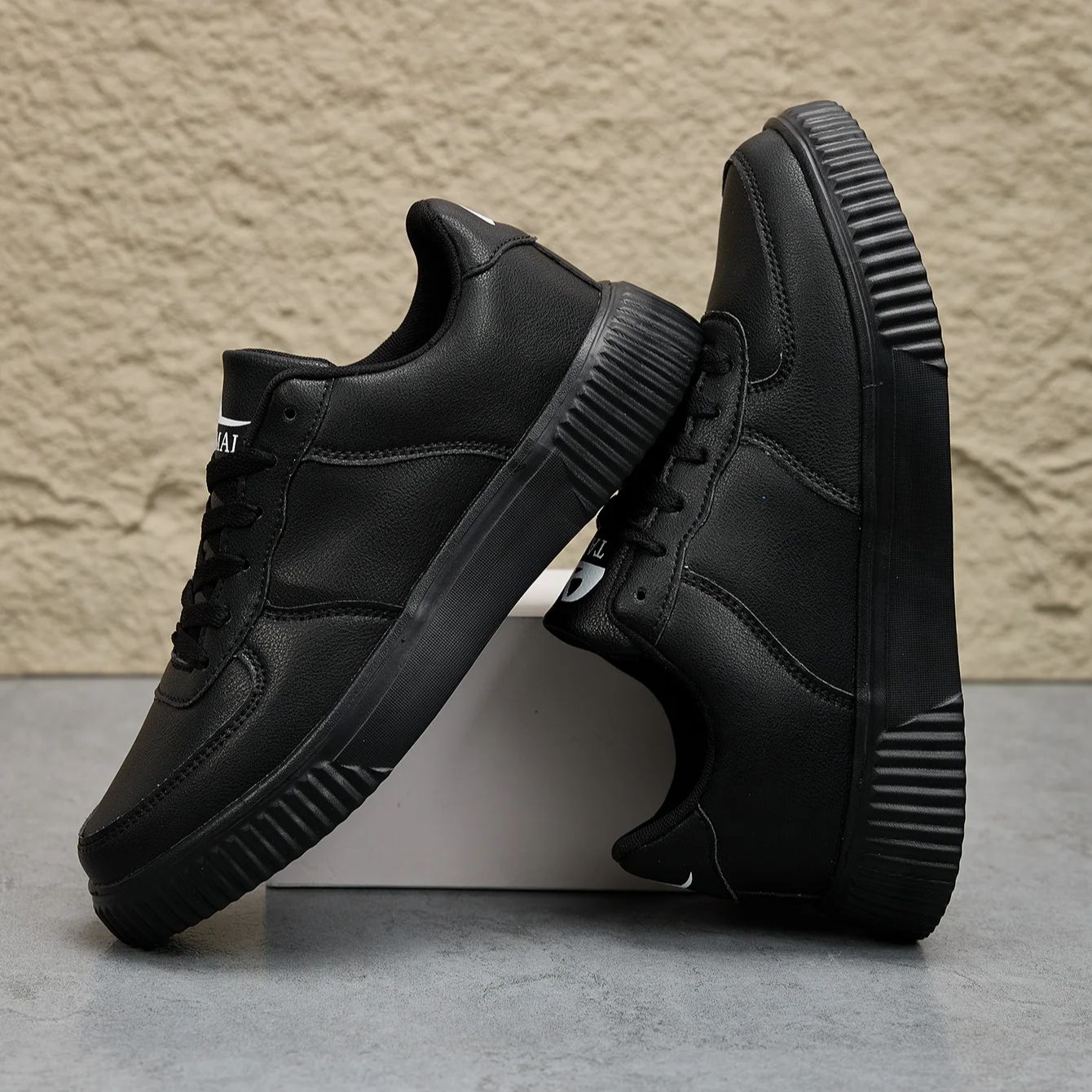 男性屋外革靴フラットクラシックブラックスポーツシューズレース - Men'S Shoes Black And White のレビューと価格