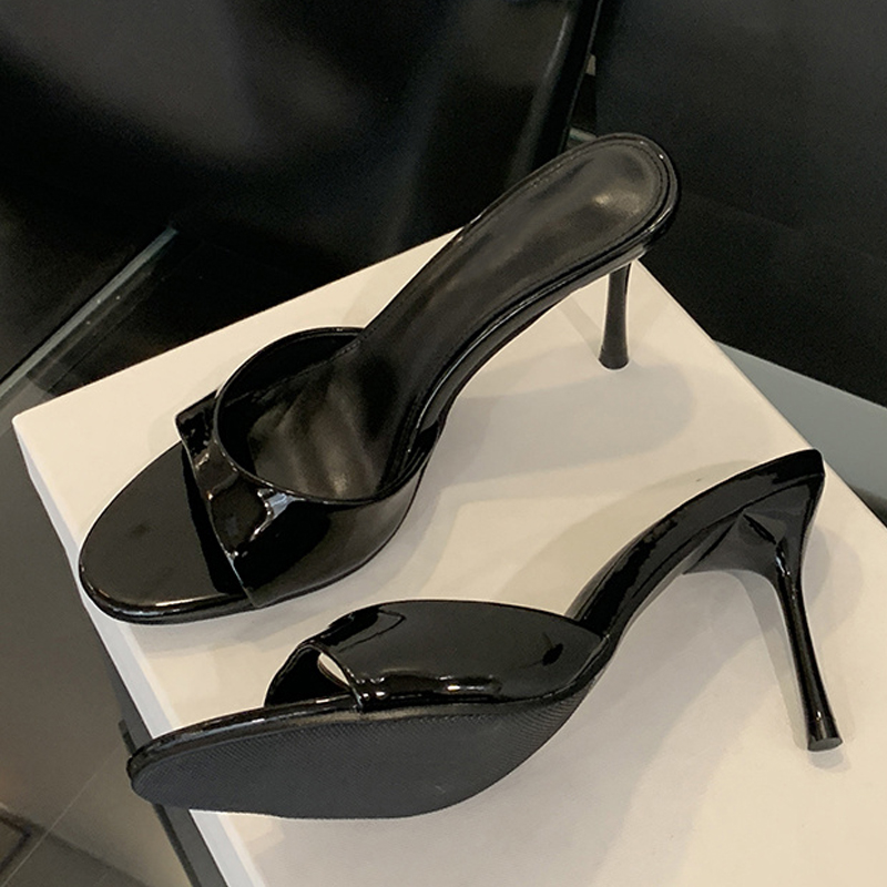 Liyke-女性のためのワインレッドのパテントレザースリッパ - Men Shoes Red Tape のレビューと価格
