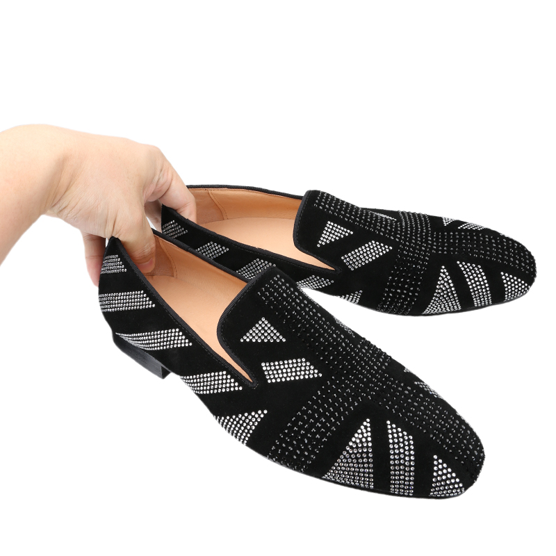 Piergitar-男性用の牛のスエードスリッパ,黒と銀の色 - Men Shoes Red Tape のレビューと価格